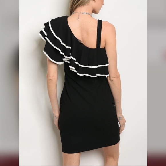 One Shoulder Ruffled Body Con Dress 🆕 - Picture 2 of 4